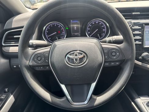 Used 2019 Toyota Camry LE w/ Convenience Package FWD image 18