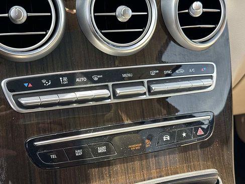 Used 2021 Mercedes-Benz GLC 300 4MATIC w/ Premium Package image 13