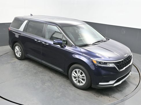 Used 2023 Kia Carnival LX image 29