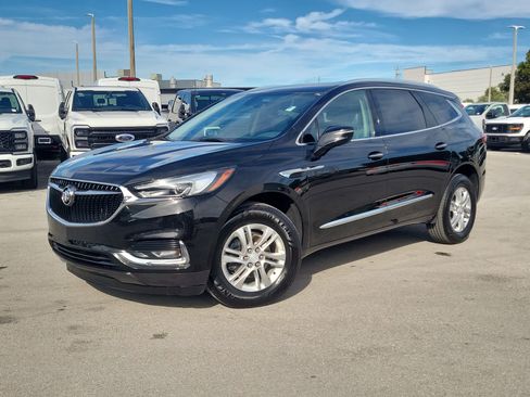 Used 2018 Buick Enclave Essence image 1