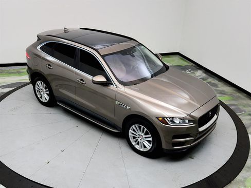 Used 2017 Jaguar F-PACE Prestige image 34