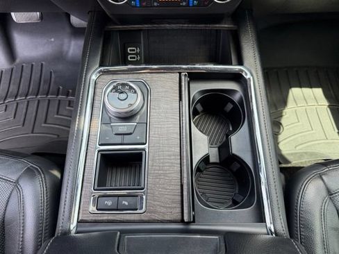 Used 2019 Ford Expedition Limited w/ Texas Edition Package RWD image 21