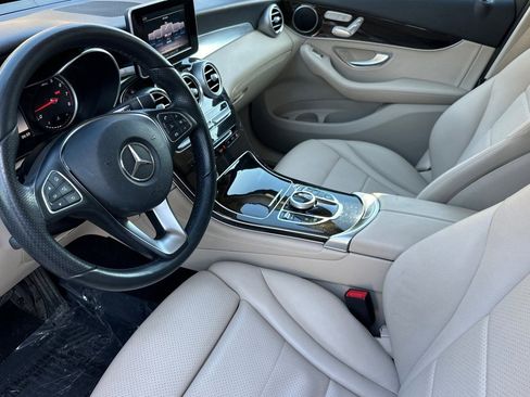 Used 2018 Mercedes-Benz GLC 300 4MATIC image 4