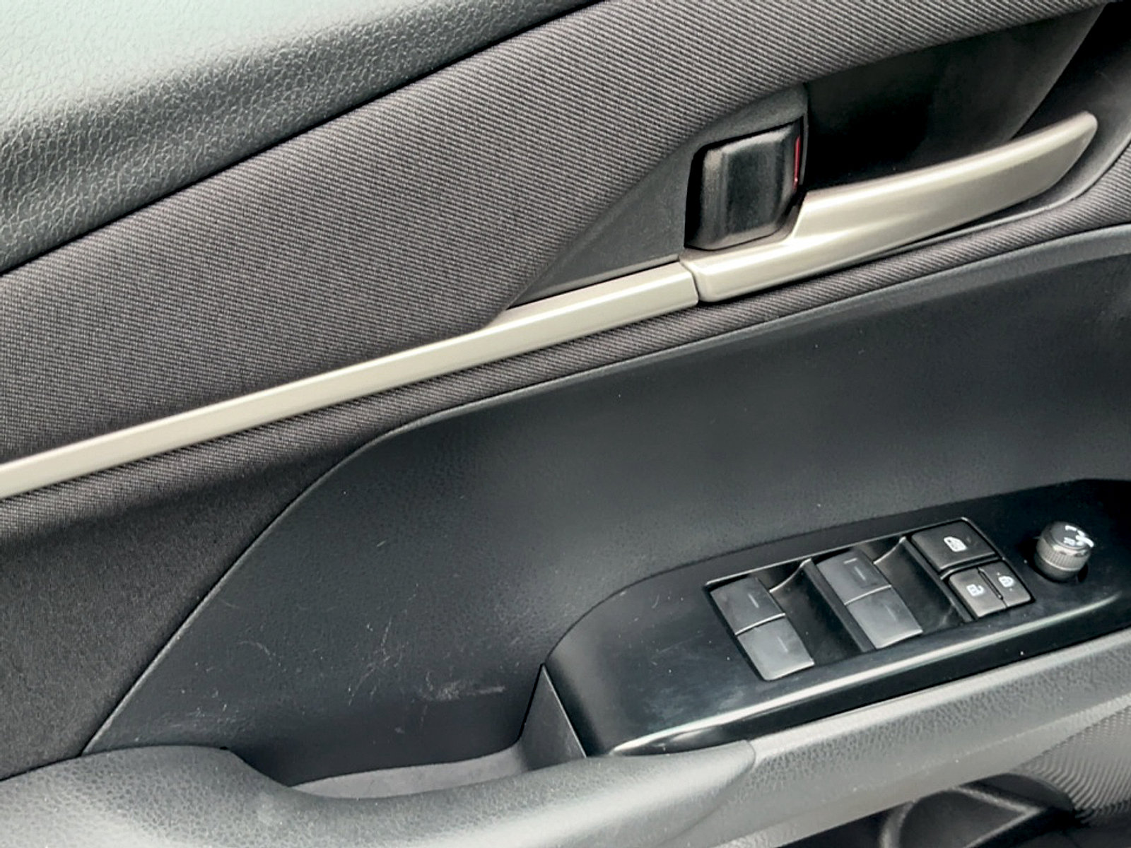 Used 2025 Toyota Camry LE FWD image 13