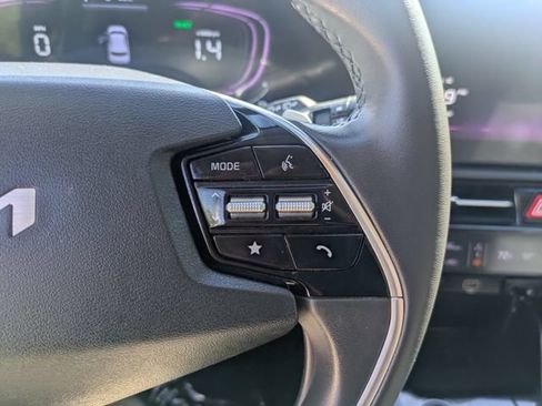 Used 2023 Kia Niro EX FWD image 21