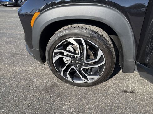 Used 2025 Chevrolet TrailBlazer RS w/ Driver Confidence Package image 27