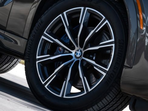 Certified 2025 BMW X6 xDrive40i w/ Premium Package image 9