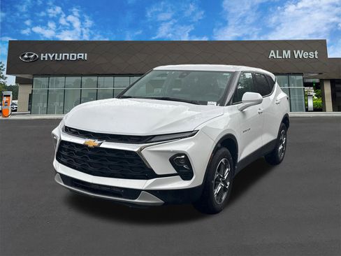 Used 2025 Chevrolet Blazer LT FWD image 1