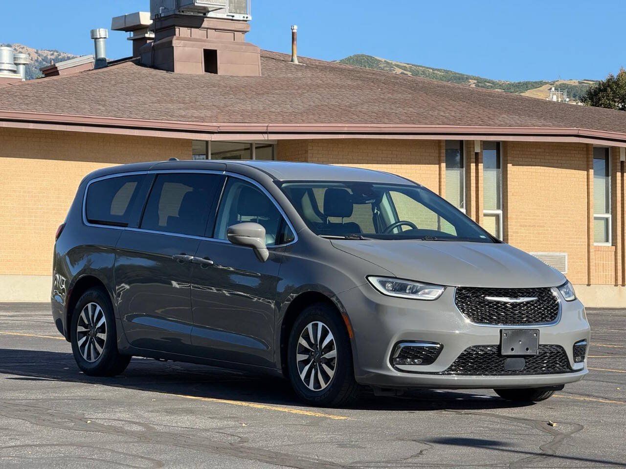 Used 2022 Chrysler Pacifica Touring-L FWD image 7