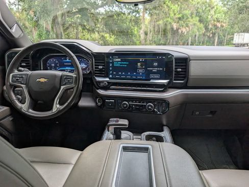 Used 2022 Chevrolet Silverado 1500 LTZ w/ Technology Package AWD/4WD image 11