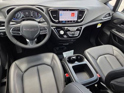 New 2026 Chrysler Pacifica Select image 8