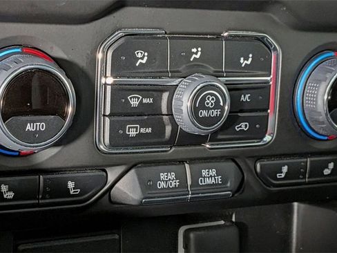 Used 2024 Chevrolet Suburban Z71 w/ Off-Road Capability Package image 24