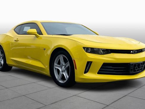 Used 2016 Chevrolet Camaro LT w/ Technology Package image 2