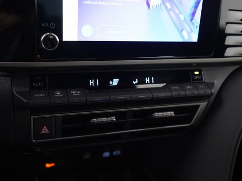 Used 2025 Toyota Camry SE image 20