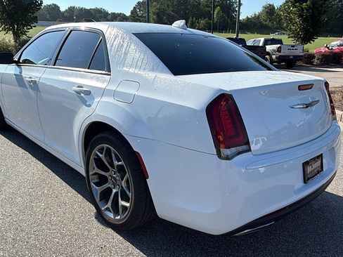 Used 2018 Chrysler 300 Touring w/ Sport Appearance Package RWD image 10