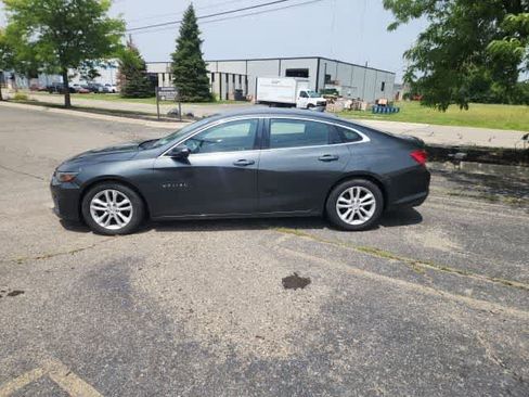 Used 2018 Chevrolet Malibu LT w/ Driver Confidence Package FWD image 23