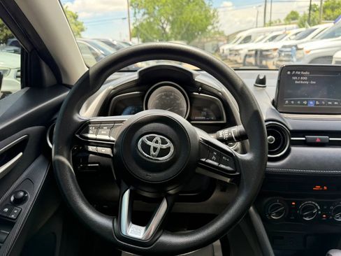 Used 2019 Toyota Yaris LE FWD image 11
