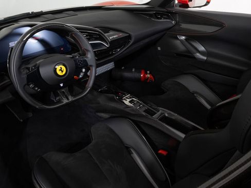 Used 2023 Ferrari SF90 Spider image 33