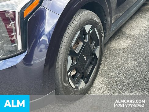 Used 2025 Kia Carnival EX FWD image 10