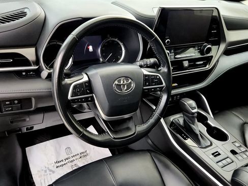 Used 2023 Toyota Highlander XLE AWD/4WD image 25