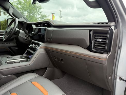 Used 2024 GMC Sierra 2500 AT4 w/ AT4 Premium Plus Package image 12