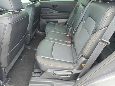 Certified 2026 Nissan Pathfinder SL FWD image 17