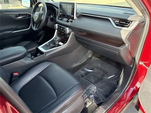 Used 2019 Toyota RAV4 Limited image 14