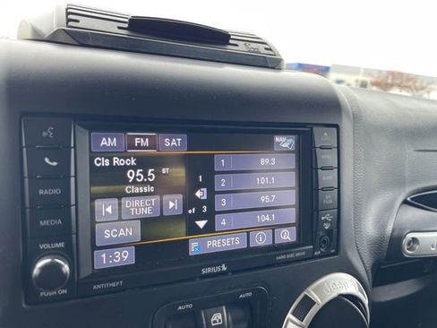 Used 2018 Jeep Wrangler Unlimited Sahara w/ Dual Top Group image 9