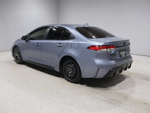Used 2024 Toyota Corolla SE w/ SE Premium Package FWD image 4