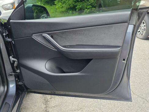 Used 2022 Tesla Model Y Long Range AWD/4WD image 31