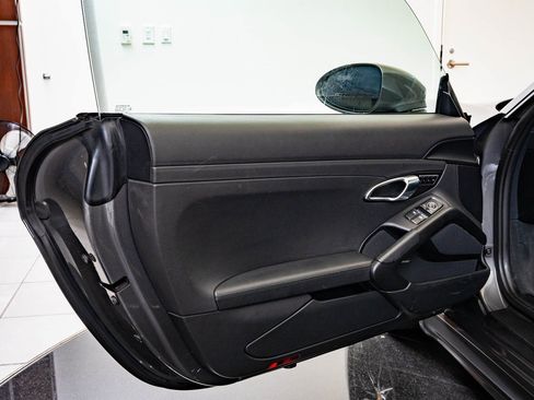 Used 2018 Porsche 718 Cayman S image 23