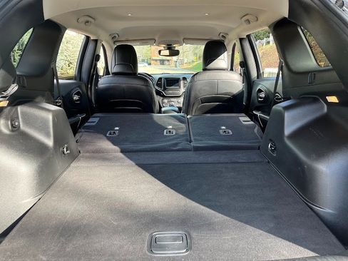 Used 2019 Jeep Cherokee Latitude Plus w/ Comfort/Convenience Group image 46