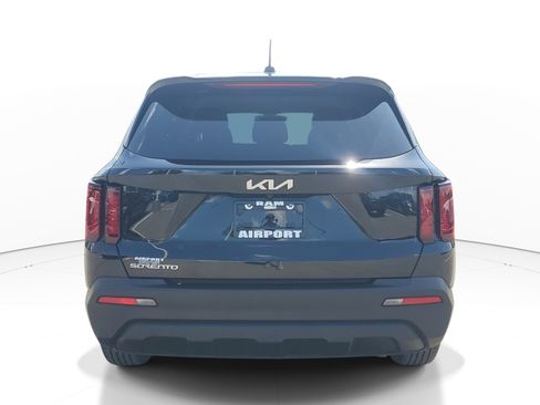 Used 2023 Kia Sorento LX FWD image 6