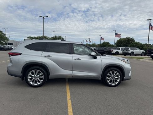 Used 2023 Toyota Highlander Limited AWD/4WD image 37