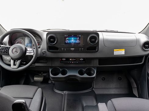 Used 2024 Mercedes-Benz Sprinter 2500 image 16