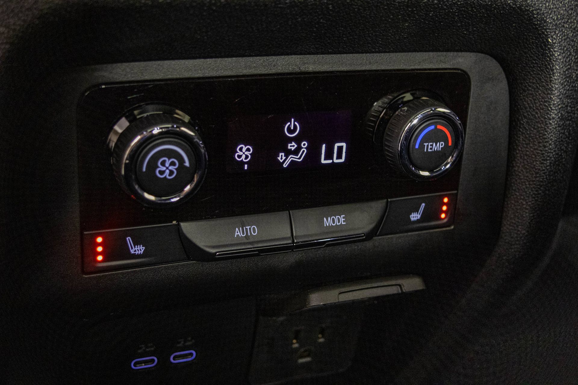 Used 2024 Chevrolet Traverse RS FWD image 44