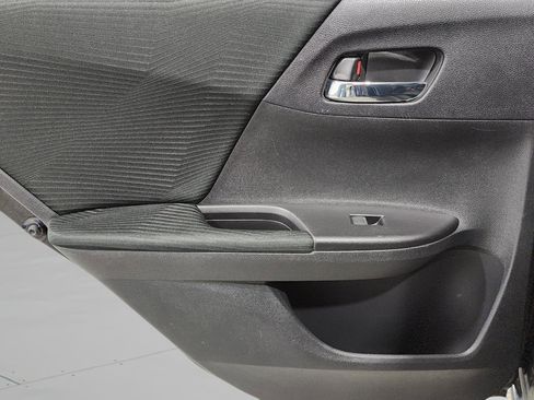 Used 2015 Honda Accord LX image 19