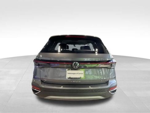 Used 2025 Volkswagen Taos SE image 6