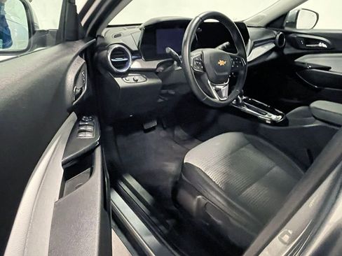 Used 2024 Chevrolet Trax LT w/ Driver Confidence Package image 18