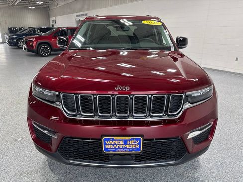 Used 2023 Jeep Grand Cherokee Limited w/ Trailer Tow Prep Group (B) AWD/4WD image 2