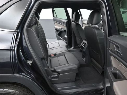 Used 2023 Volkswagen Atlas Cross Sport SE FWD image 31