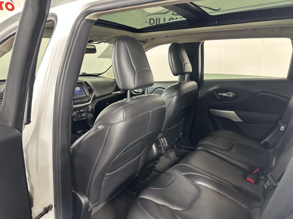 Used 2017 Jeep Cherokee Overland w/ Technology Group AWD/4WD image 21