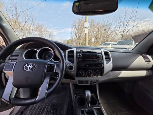 Used 2012 Toyota Tacoma 4x4 Double Cab w/ SR5 Pkg image 12