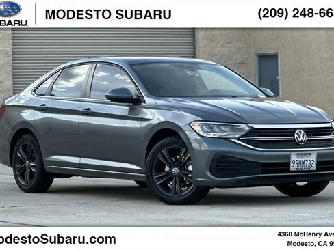 Used 2022 Volkswagen Jetta SE image 1