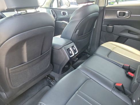 Used 2024 Kia Sorento S AWD/4WD image 12