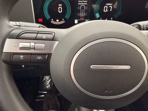 Used 2025 Hyundai Tucson SE image 17