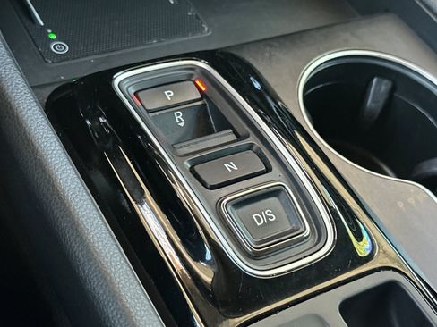 Used 2024 Honda Pilot Touring image 17