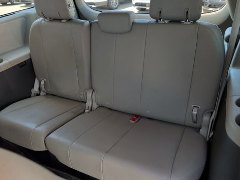 Used 2018 Toyota Sienna XLE Premium FWD image 15