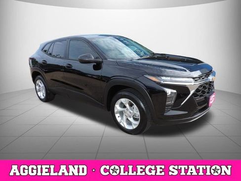 Used 2024 Chevrolet Trax LS w/ LS Convenience Package FWD image 3