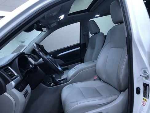 Certified 2017 Toyota Highlander XLE image 18
